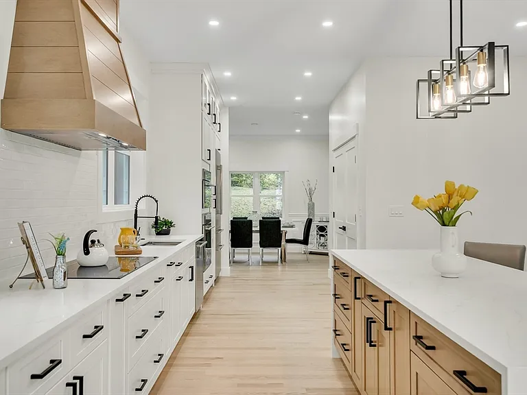 22 Estabrook Rd — Photo 13