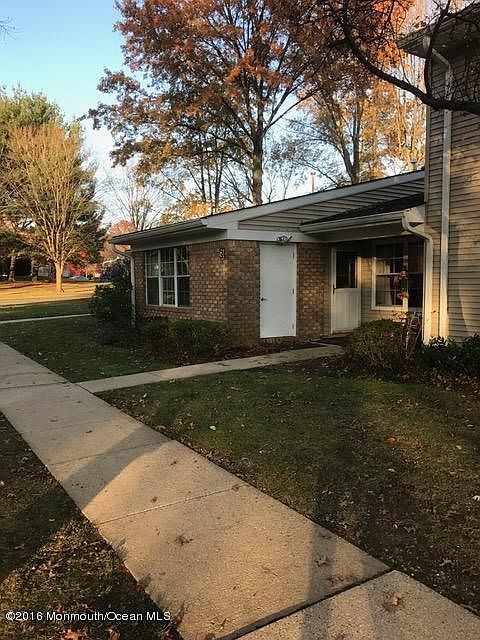 61 BOXWOOD TERR FRONT WALKWAY1