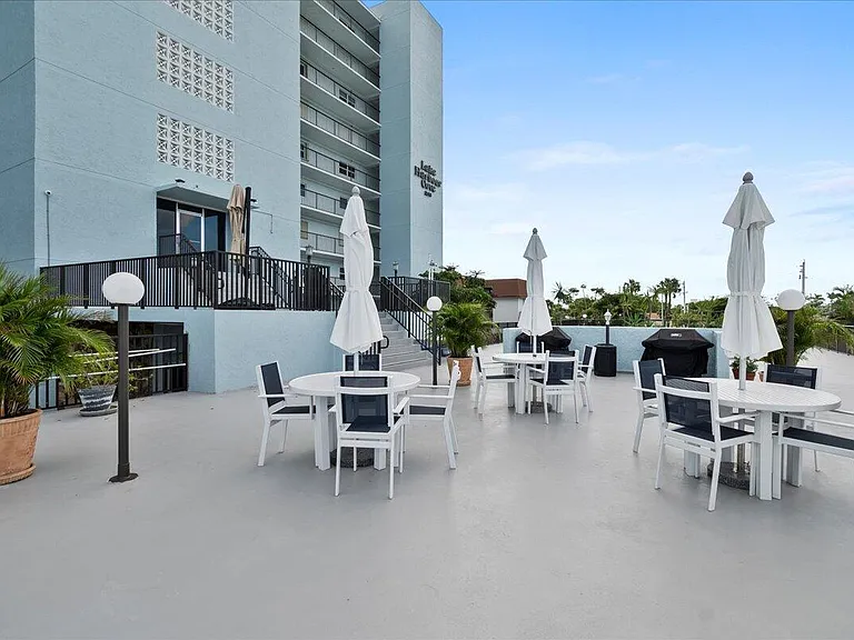 3040 Lake Shore Dr #101 — Photo 43