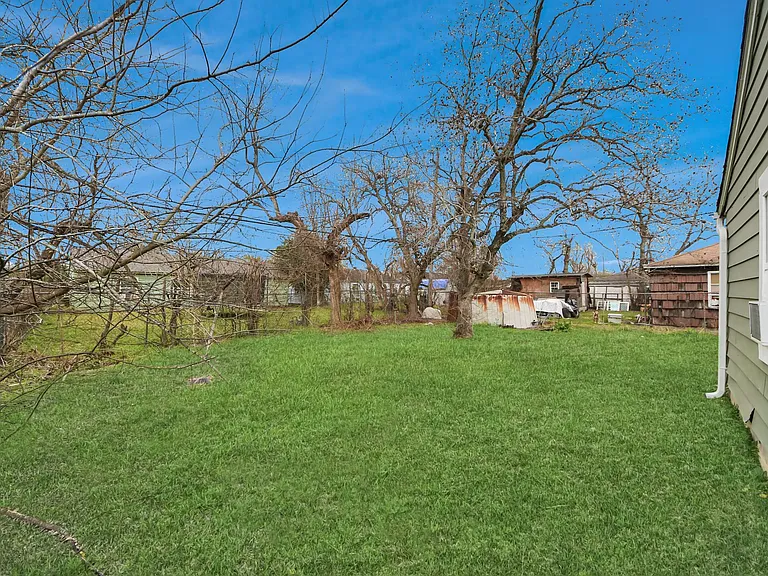 10506 Sierra Dr — Photo 8