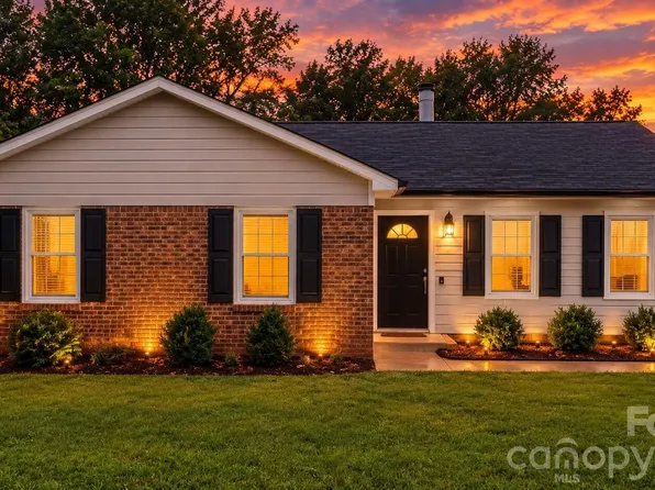 2115 Teddington Dr, Charlotte, NC 28214