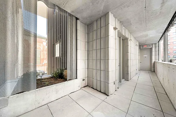 Building, photo 1