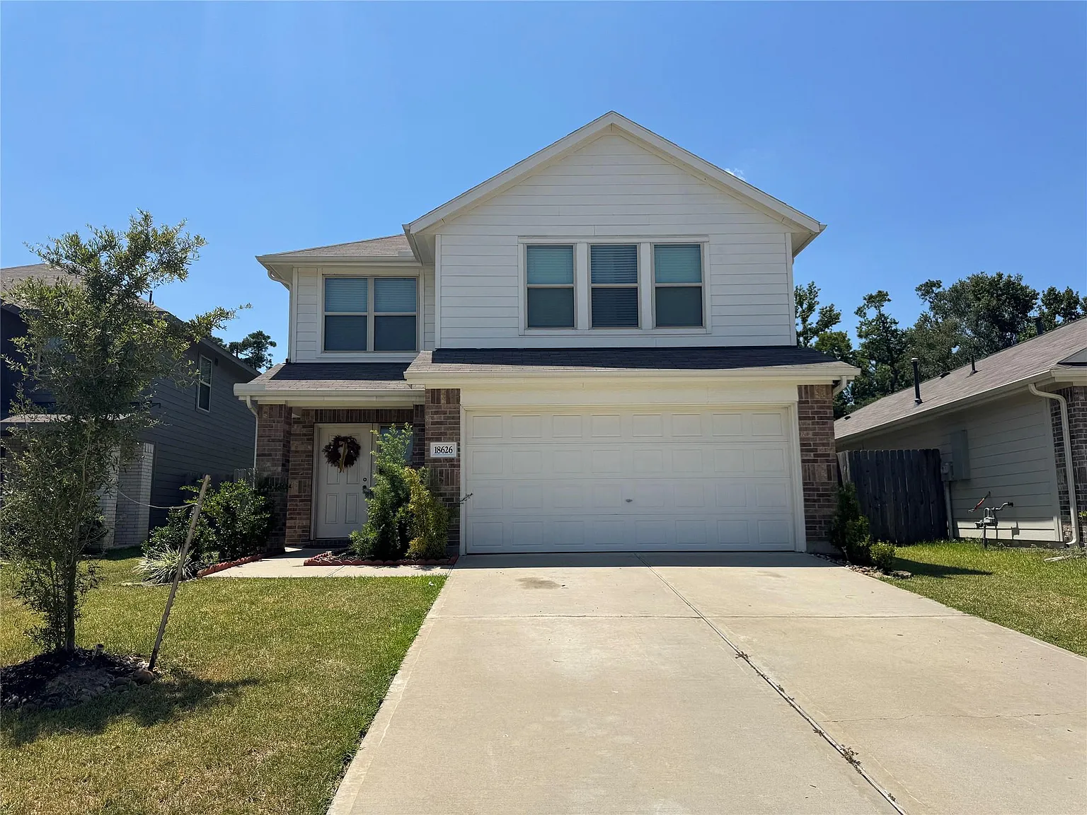 4 bed, 2.5 bath, 2220 sqft, $2,400 — Photo 1