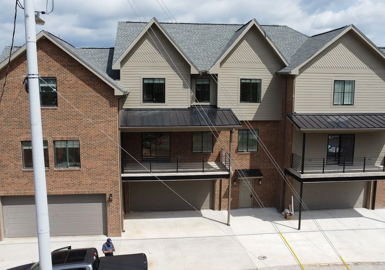 Waitlist for Aug2027Jul2028 Now Open! |4BR 3BA w/Private Bathrooms | Off Campus Housing UTK — Photo 4