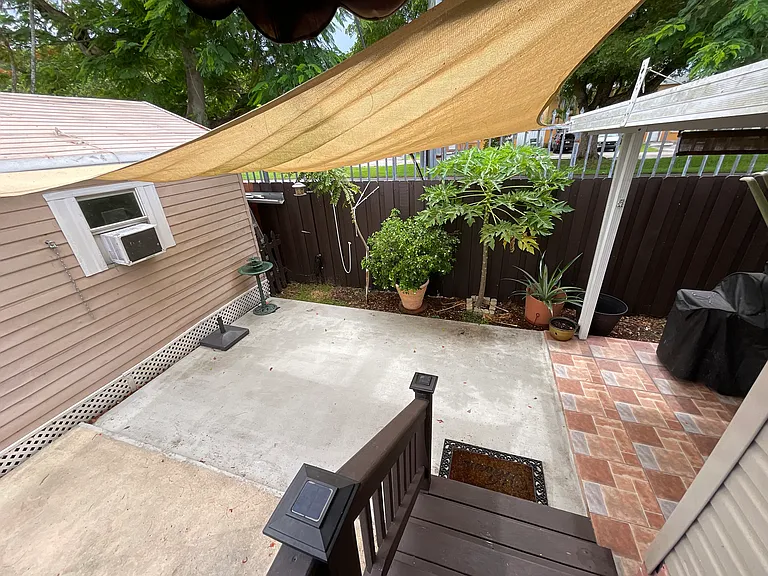 220 NE 12th Ave #1 — Photo 17
