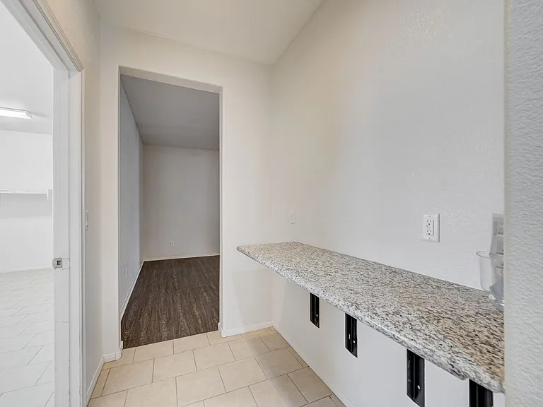 6637 Cliff Shore Ct — Photo 17