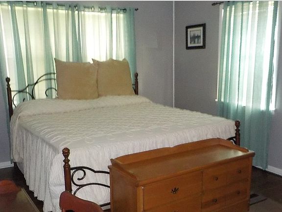 4th image of 809 E Holly Ln