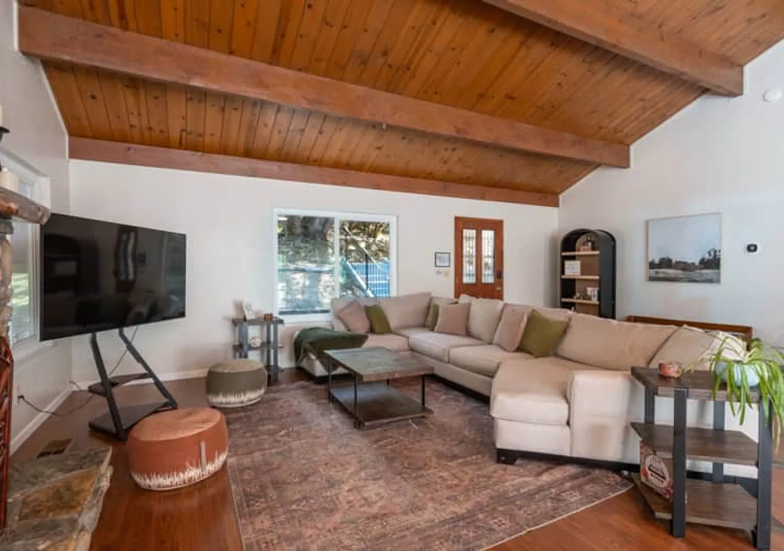 WOW Large 2-1 House Furnished Ponderosa Basin- October 2026 — Photo 3