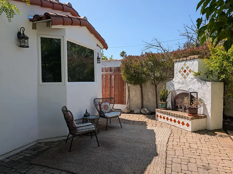 8339 Holy Cross Pl — Photo 32