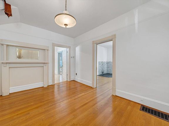 4th image of 733 Murray Ave SE