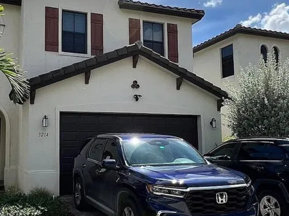 3214 W 97th St, Hialeah, FL 33018