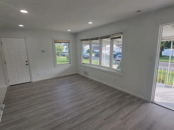 30 Penndale Drive, Amityville, NY 11701