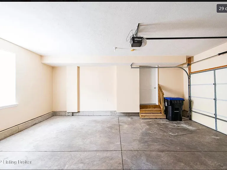 402 Clare Ln #402 — Photo 13