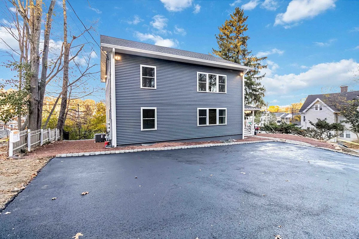 Building Photo - 140 Washington St #1