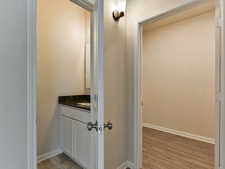 6306 Golden Gate Dr — Photo 7