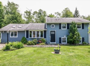 22 Woodview Dr, Brookfield, CT 06804