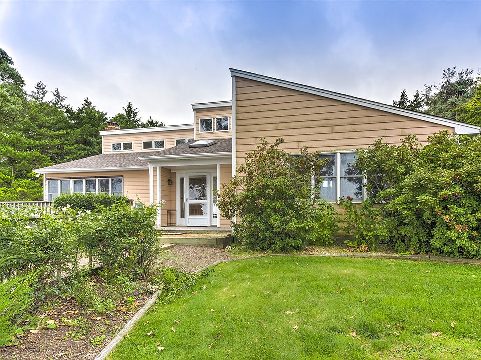 1st image of 9 Gardiners Bay Dr