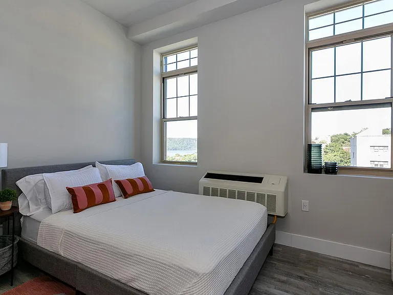 Hudson Blue — Photo 14