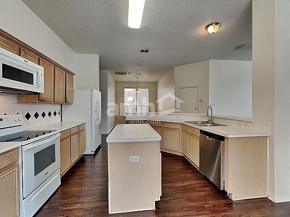 3rd image of 300 Trailwood Dr