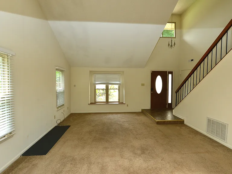 1548 Beachview Dr — Photo 4