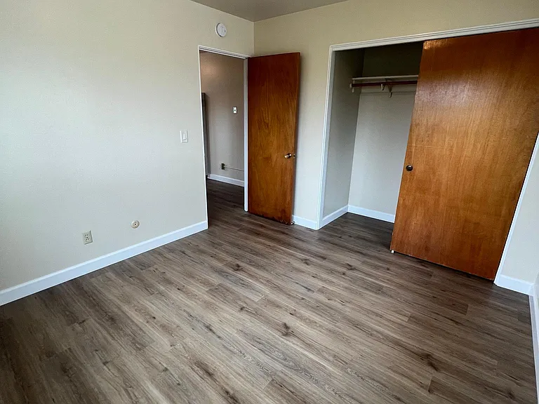 257 Van Buren St #D — Photo 6