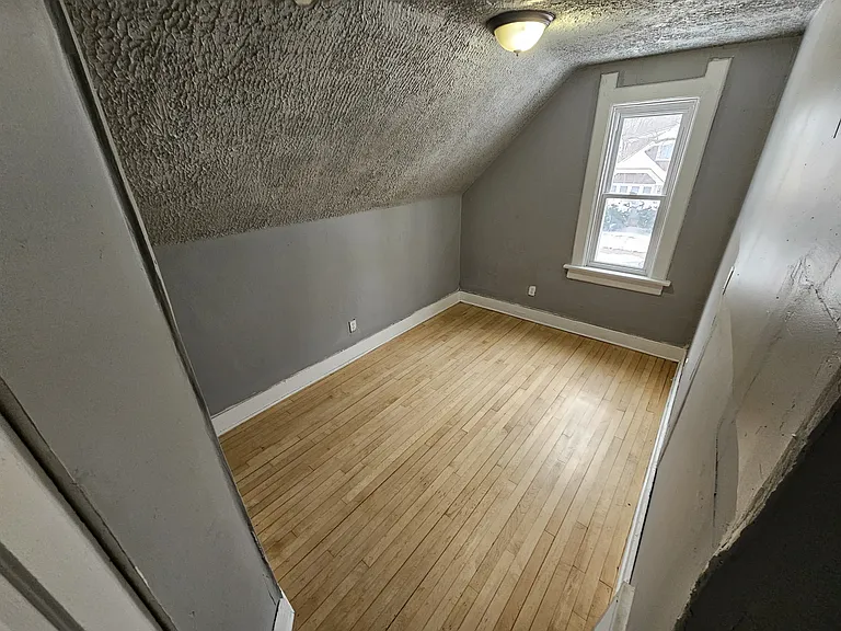 3133 N 42nd St #UPPER — Photo 10