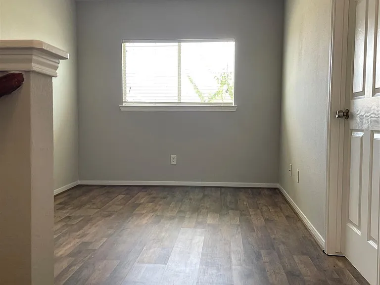 1502 Claremont Garden Cir — Photo 11