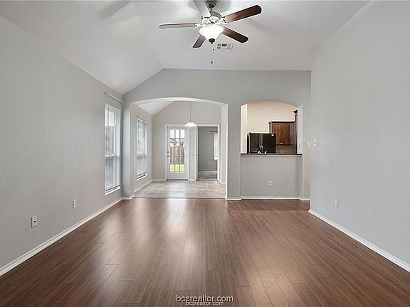 4th image of 15105 Pidmont Ln