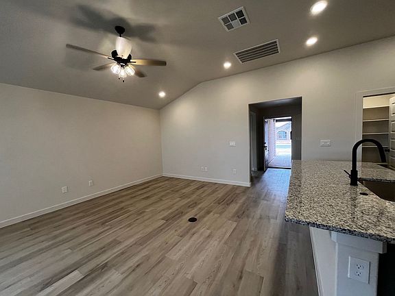 2nd image of 2016 Cottonwood Ave