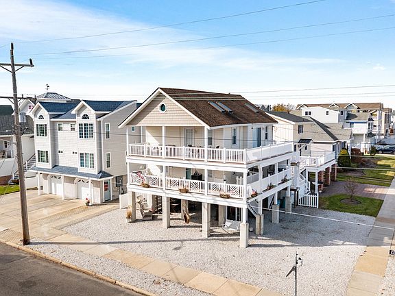 4th image of 4602 Central Ave #2