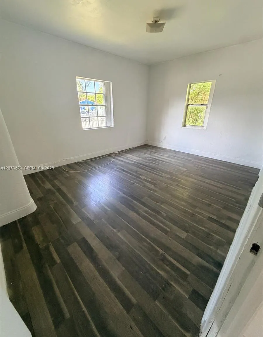 Stephen Manor — Photo 1