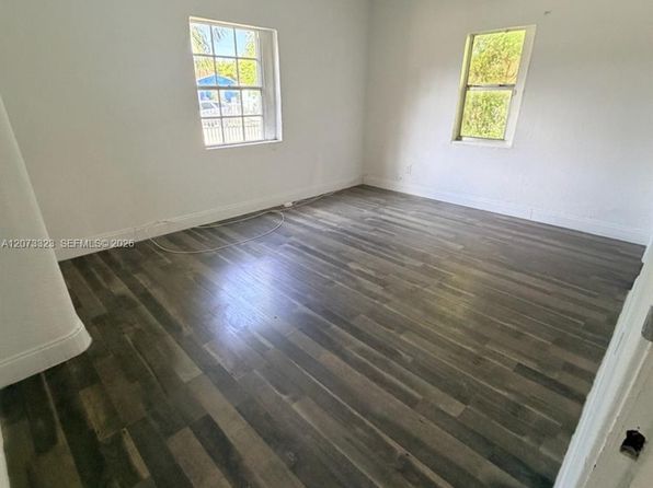 786 NW 75th St