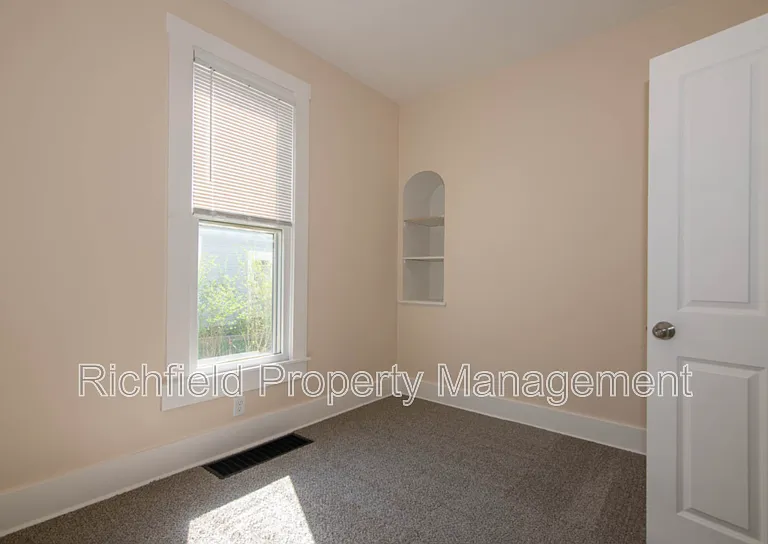 1562 Clinton St — Photo 9