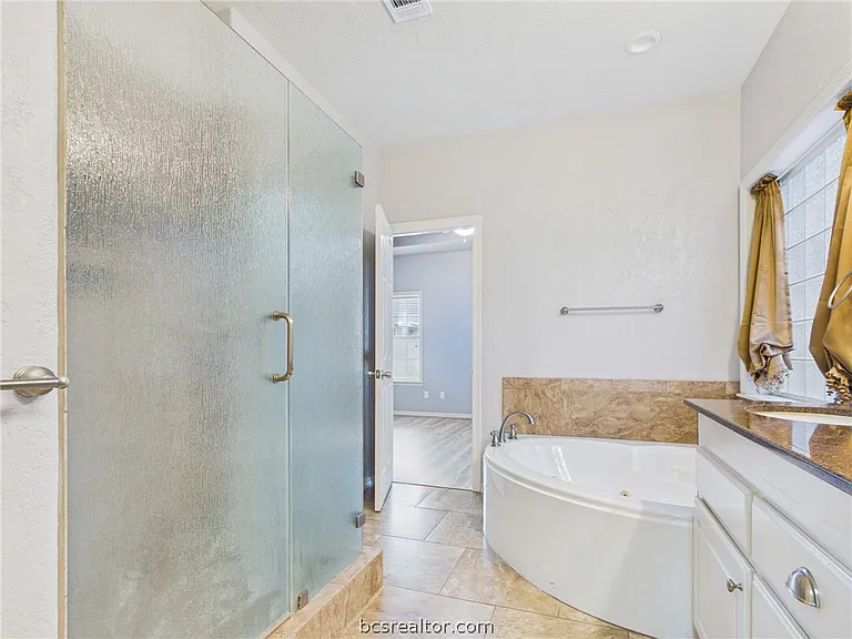 2305 Kendal Green Cir — Photo 19