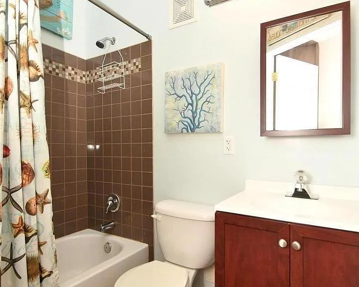 2nd Master BR bathroom