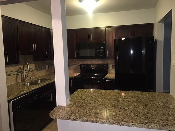 Kitchen with Breakfast Bar