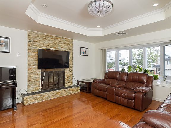 3rd image of 2978 Shore Dr
