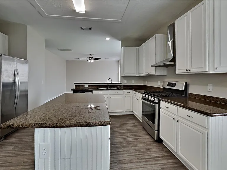 18706 Woodglen Shadows Dr — Photo 11