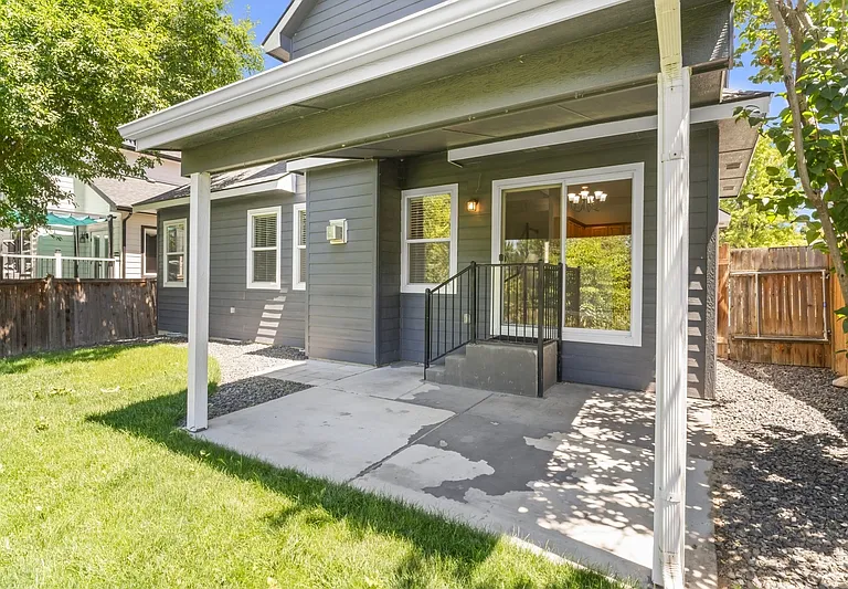 552 E Whitney Ct — Photo 39