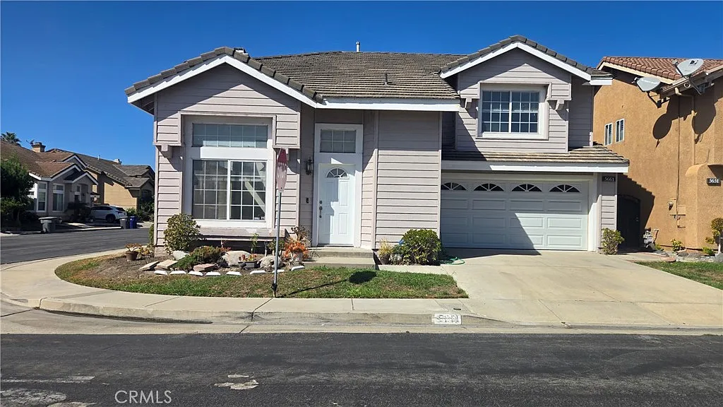 3 bed, 2.5 bath, 1692 sqft, $3,900 — Photo 2