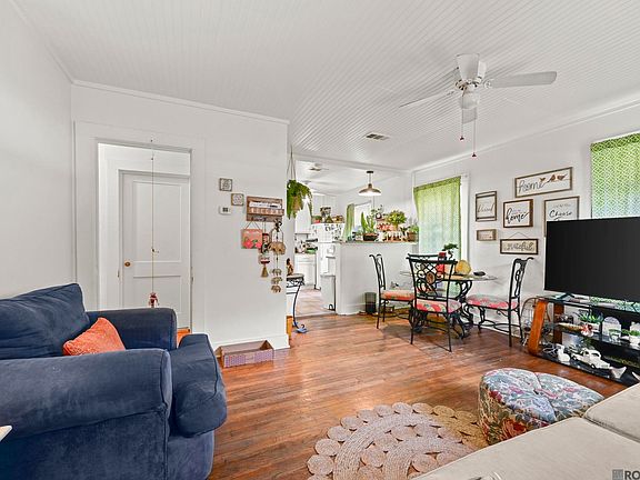 5th image of 839 W McKinley St