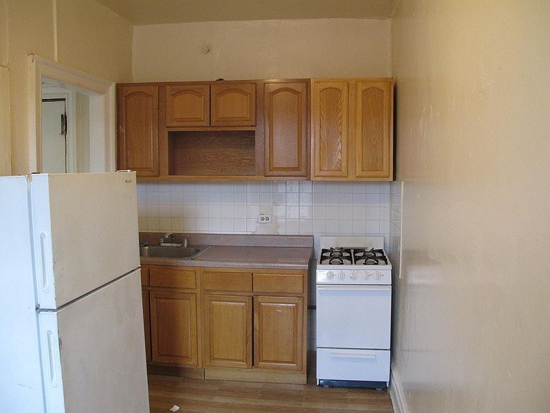 1st image of 220 E 18th St APT 6A