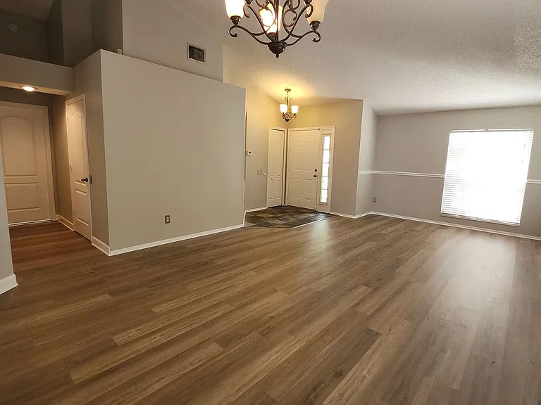 12507 Midpointe Dr — Photo 3