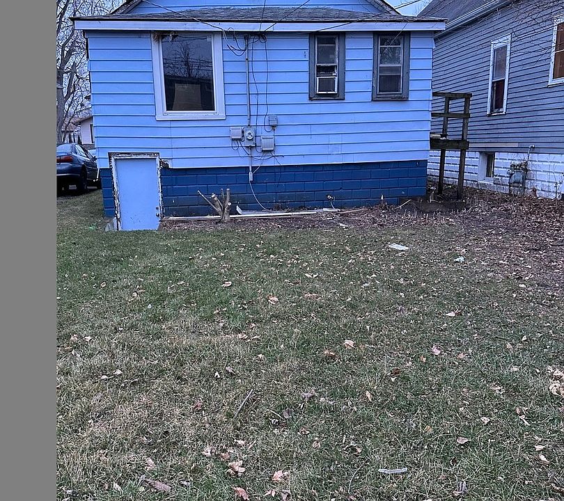 2nd image of 666 Forsythe Ave