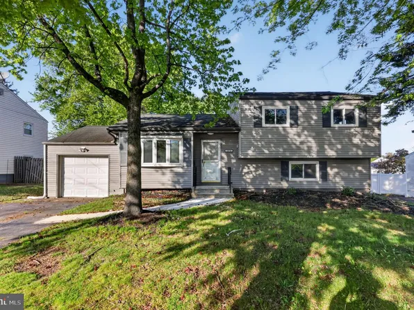 1976 Arena Dr, Hamilton, NJ 08610