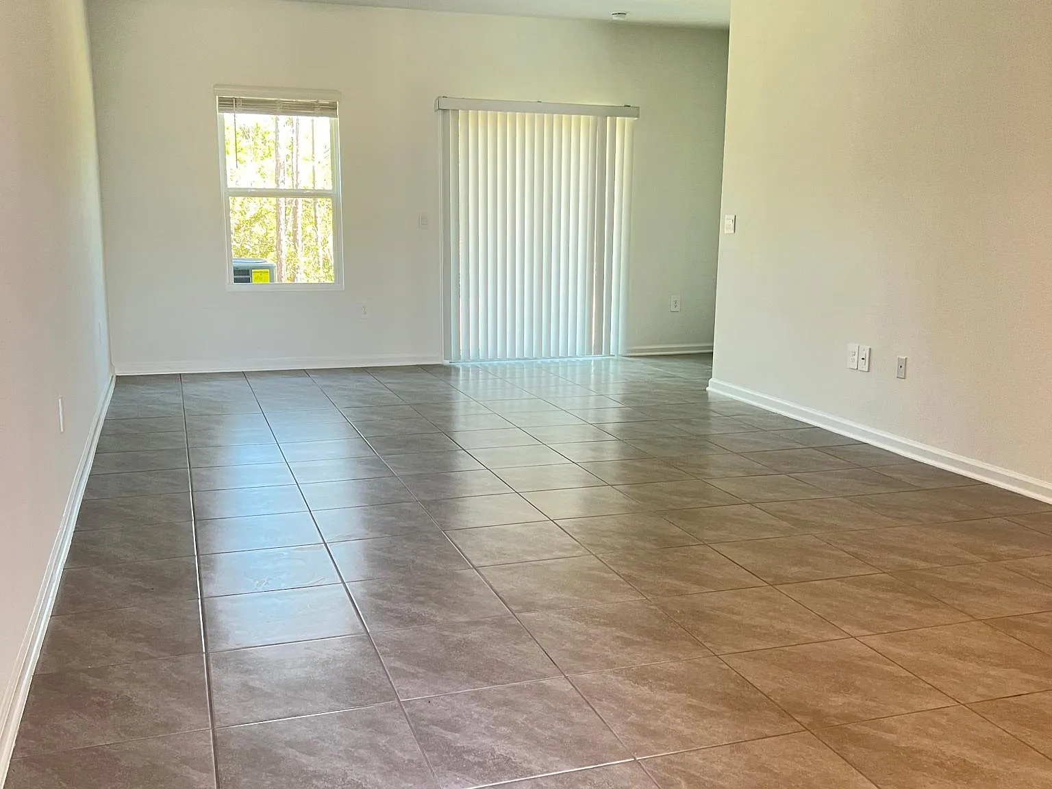 3 bed, 2.5 bath, 1502 sqft, $2,100 — Photo 3