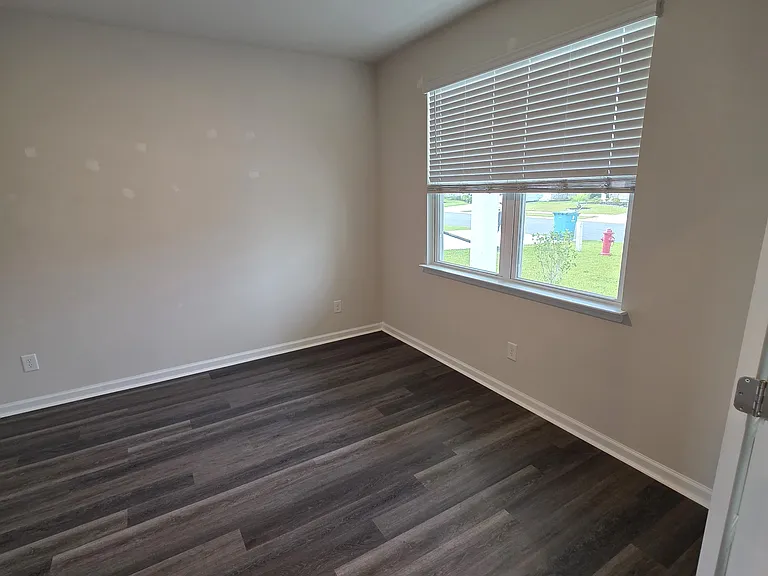 239 Londonshire Dr — Photo 5