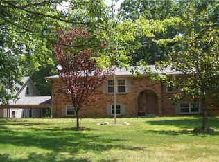 100 Carl Taylor Rd, Tennessee Ridge, TN 37178