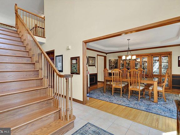 3rd image of 23 Laura Ct