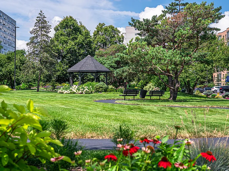 Woodland Park by the Lake — Photo 10
